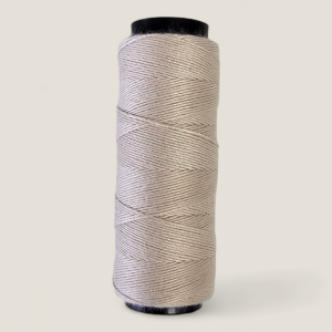 Bobine de fils blond